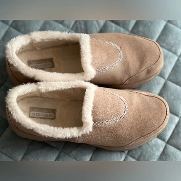 Skechers GoWalk Suede & Faux Shearling Plush Slip On Shoes… - Picture 5 of 8